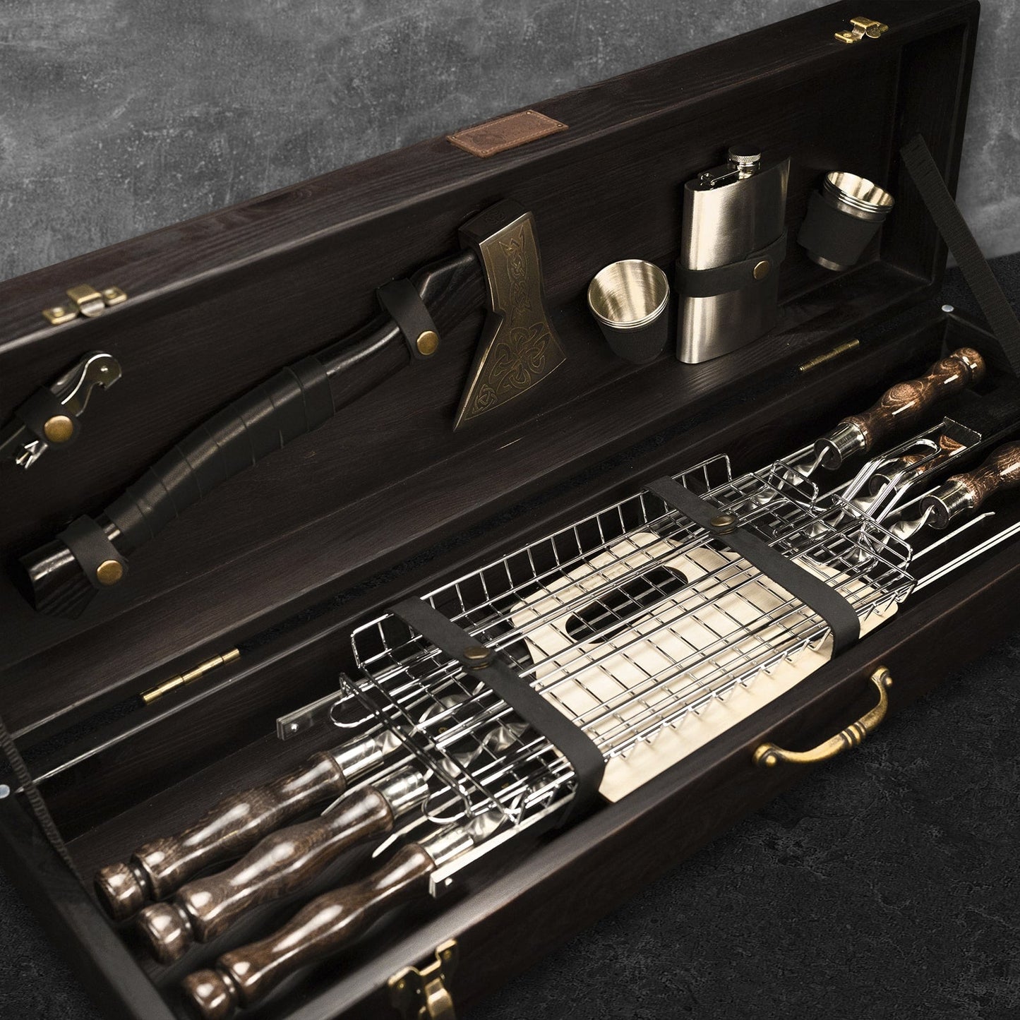 “Panther" Camping Accessories BBQ Skewers Set in a Wooden Case, 18 items