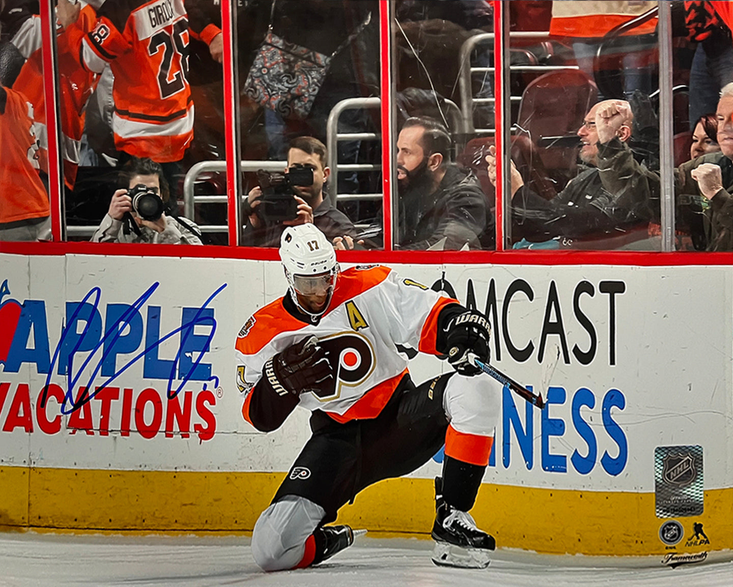 Wayne Simmonds Fist Pump Philadelphia Flyers Autographed 16" x 20" Hockey Photo
