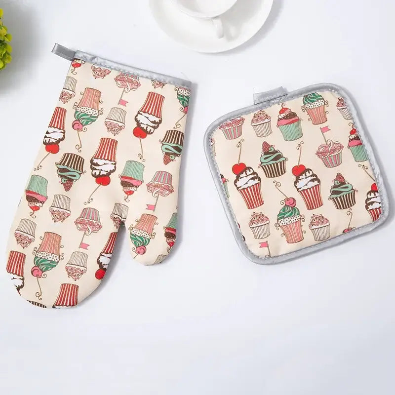 Cupcake print cotton kitchen baking gloves and pot holder set