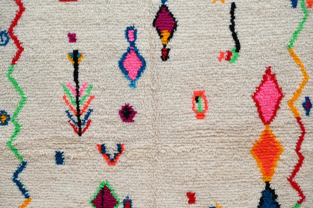 Beige moroccan handmade azilal rug – living room geometric decor