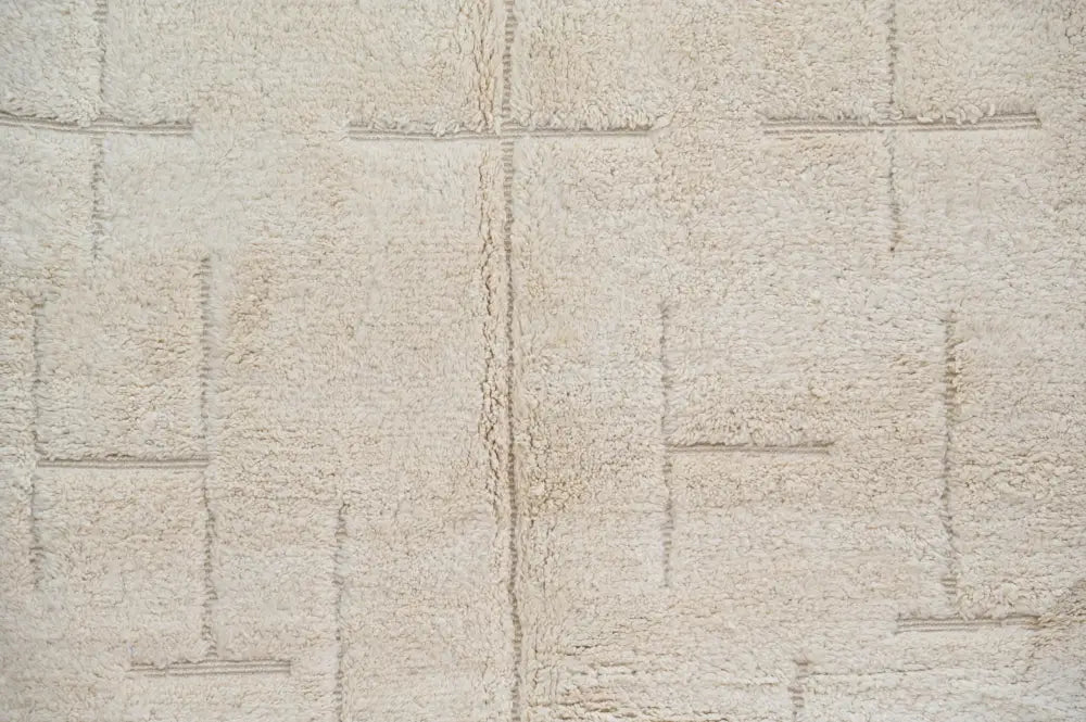 Handmade moroccan beni ouarain beige woolen rug bedroom decor