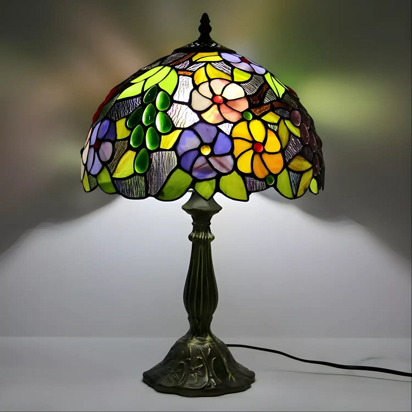 Tiffany-Style Lamp Shade with Grape & Daisy