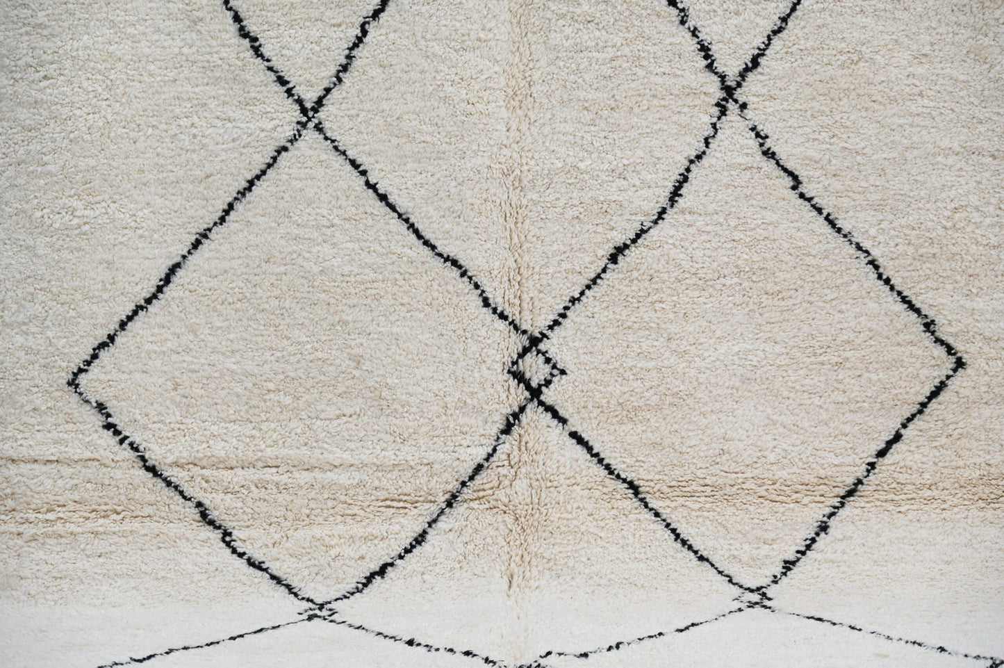DecorBites™ Moroccan Handmade Traditional Beni Ouarain Carpet 310 X 215 Cm