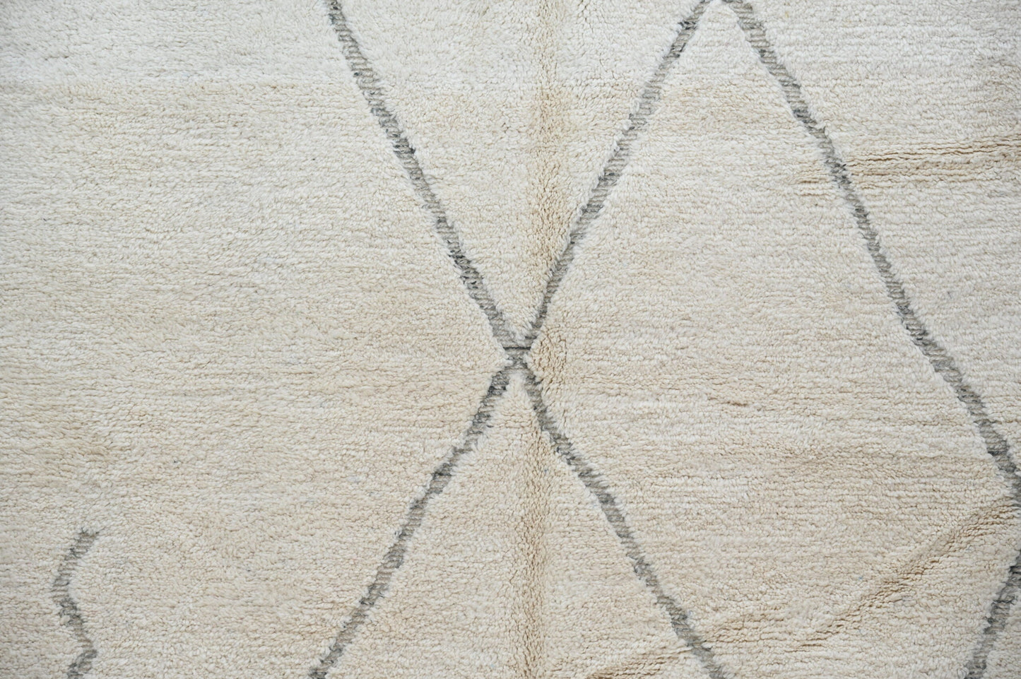 DecorBites™ Moroccan Handmade Traditional Berber Rug Beni Ouarain 303 X 212 Cm