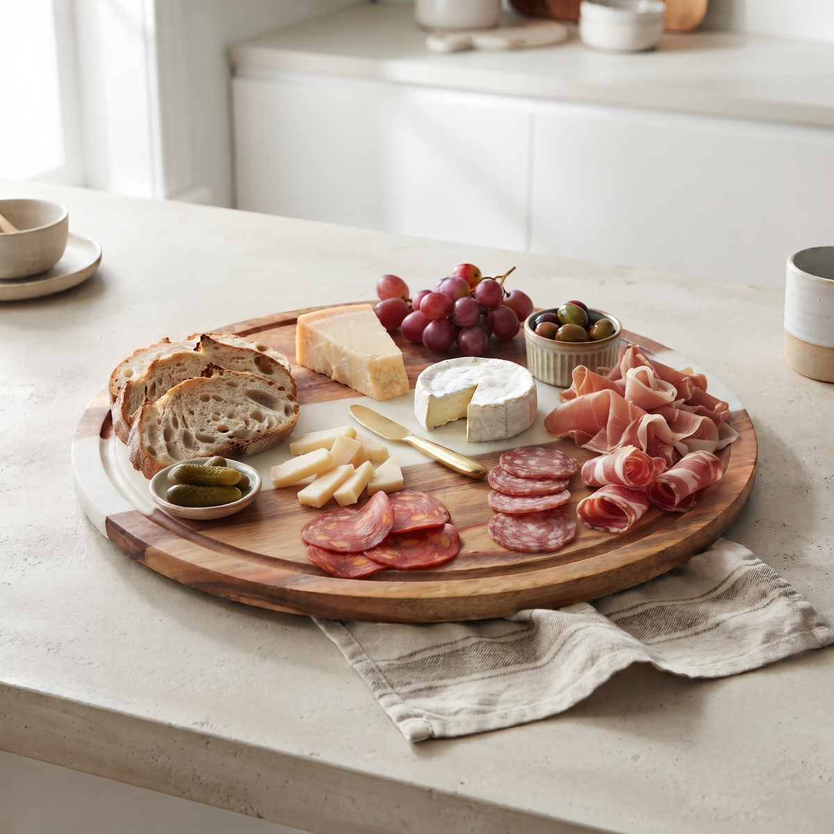 White Marble Stripe and Acacia Wood Round Board - 11"