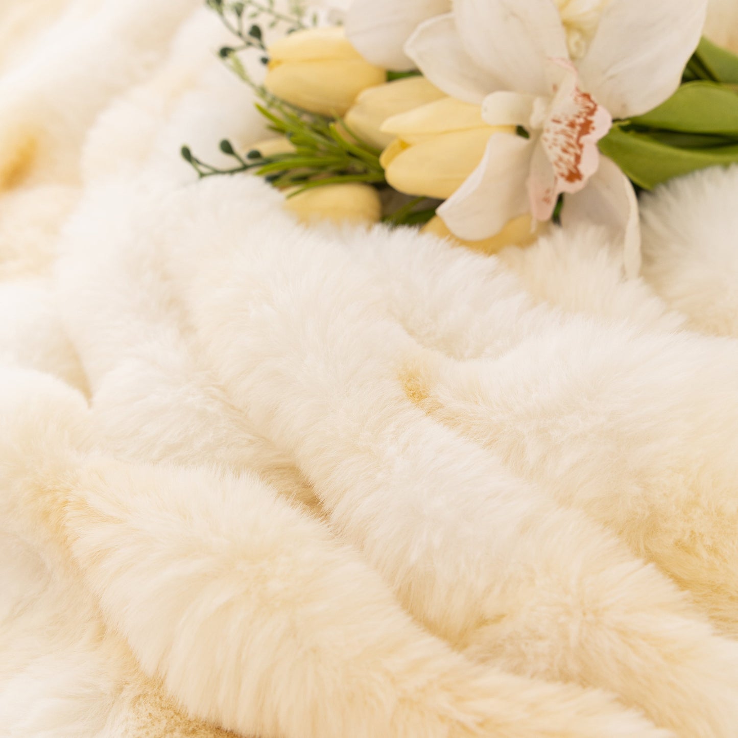 Thick Faux Fur Couch Cover Fluffy Fuzzy Warm Washable Furniture Protector for Kids Pets