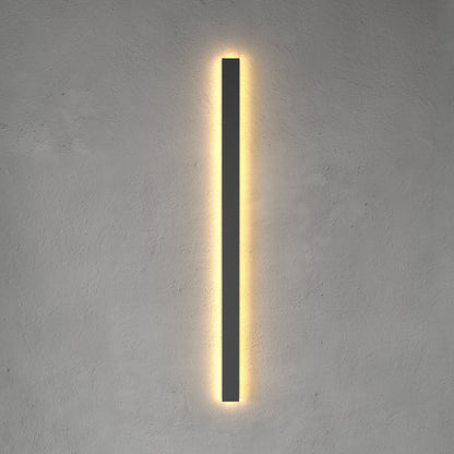 Svelte Outdoor Linear Lamp