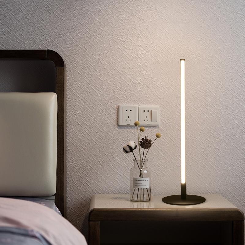 Léger LED Table Lamp