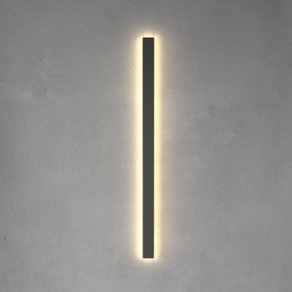 Svelte Outdoor Linear Lamp