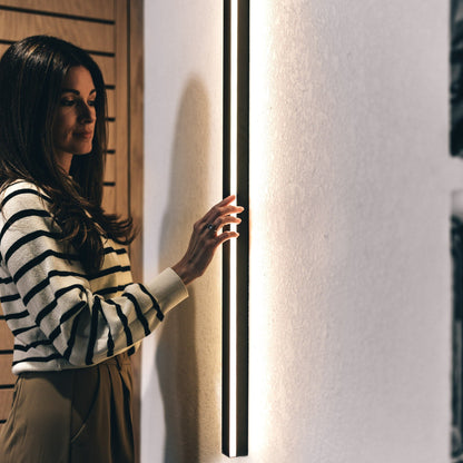 Linear Minimalist Wall Lamp