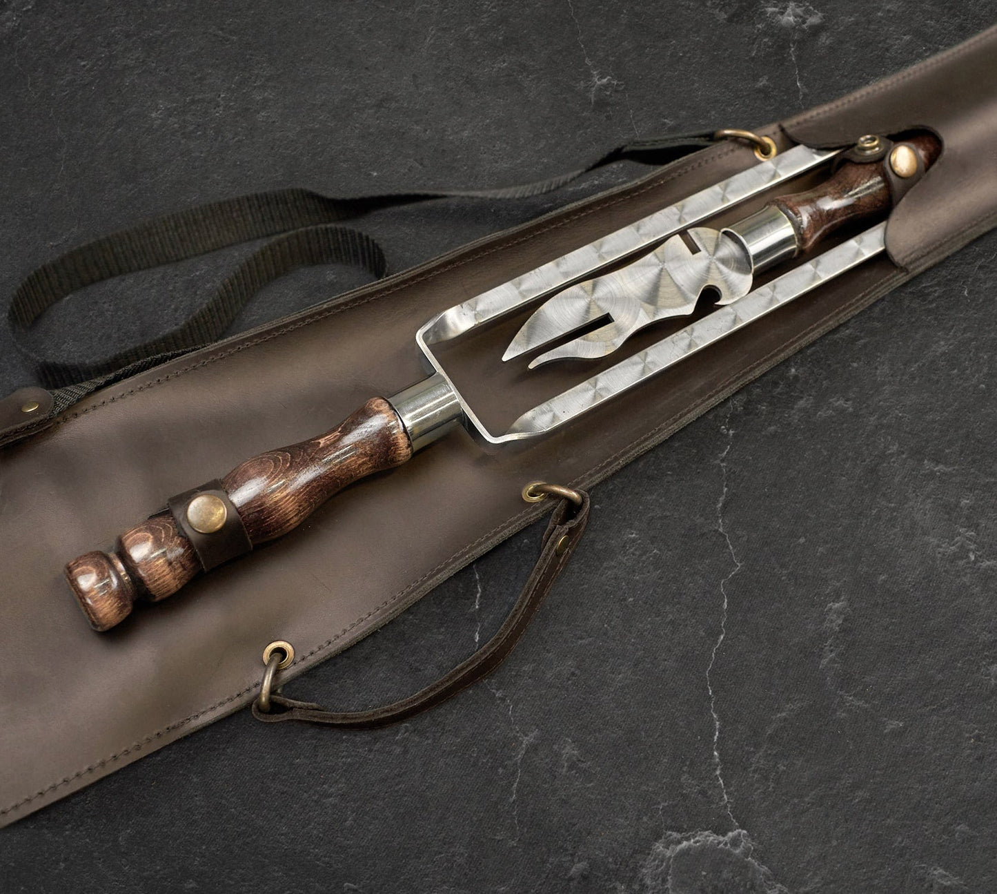 “Hunting Quiver" Camping Accessories BBQ Skewers Set  in a Leather Case, 9 items