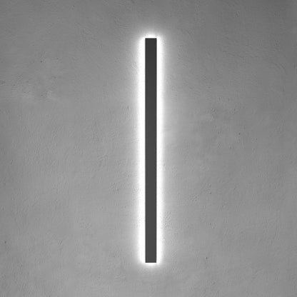 Svelte Outdoor Linear Lamp
