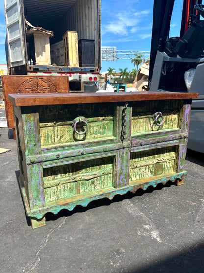 W/D Trunk - 40 x 19 x 24 in