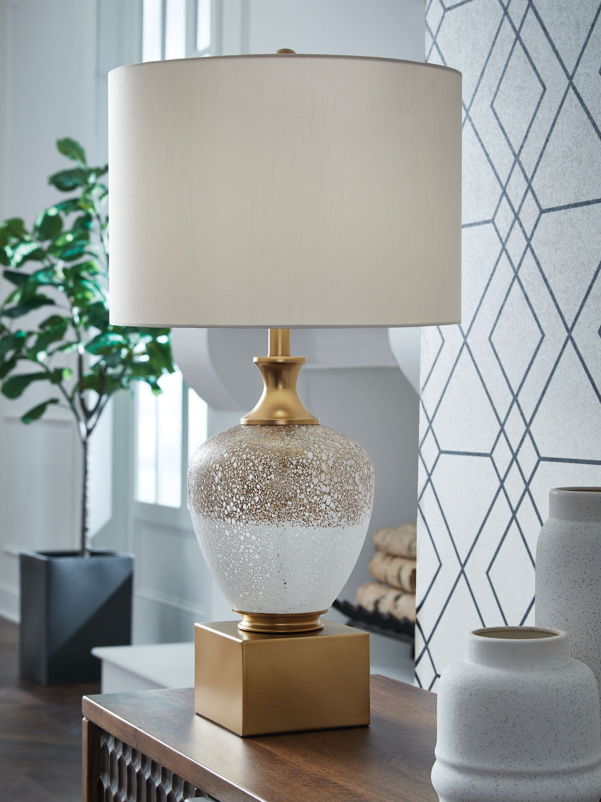 Tavisburg - Glass Table Lamp - Brown / White / Gold