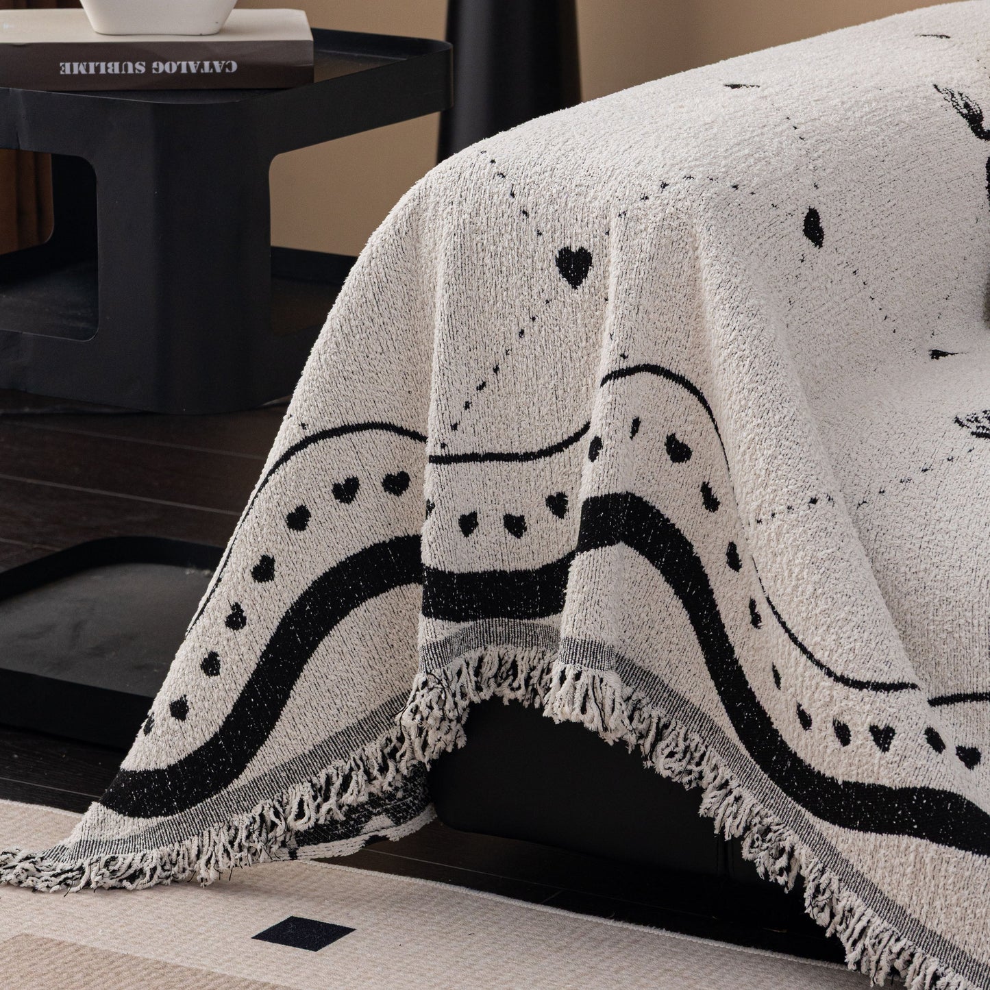 Luxurious Jacquard Couch Cover, Snag-Resistant Pet Friendly Couch Throw with Fringe