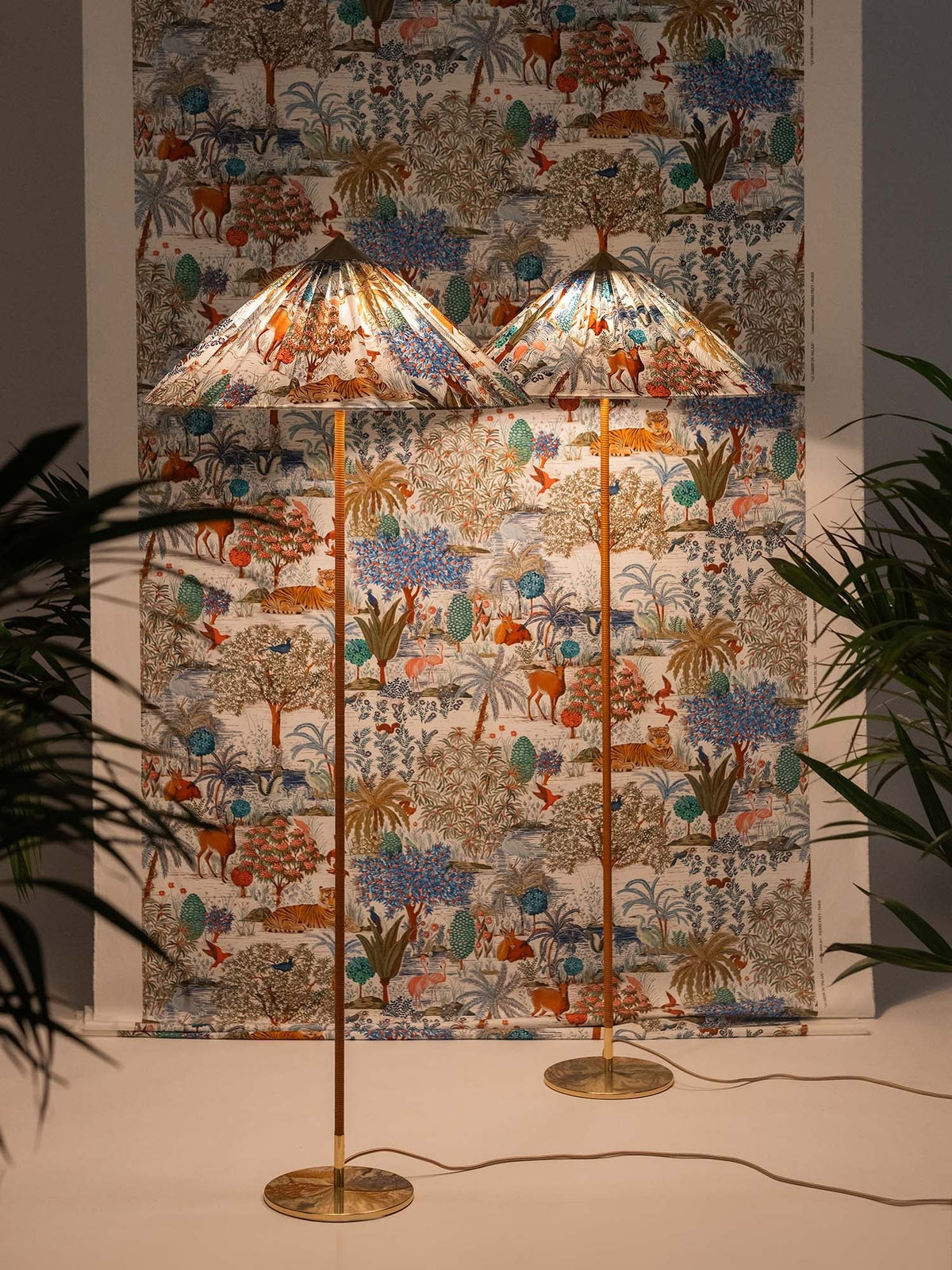 9602 Floor Lamp