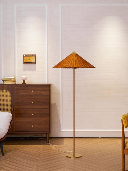 9602 Floor Lamp