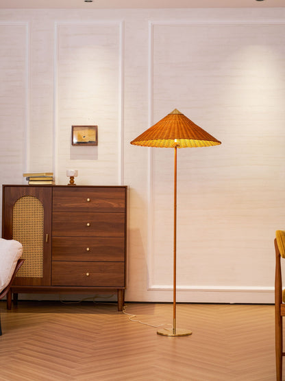 9602 Floor Lamp