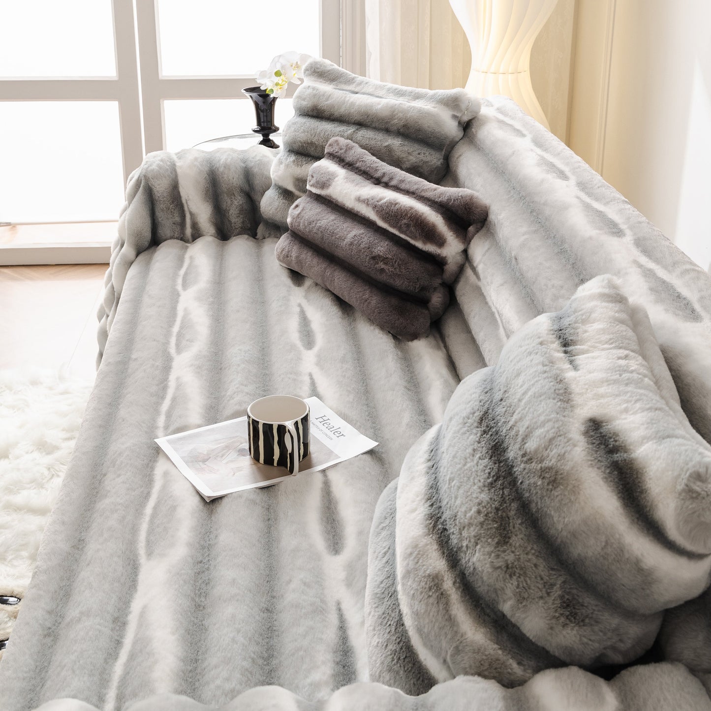 Ultra Soft Faux Fur Couch Cover – Large, Fluffy, and Elegant Sofa Throw Blanket
