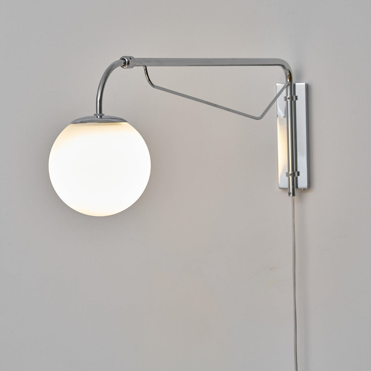 Averyn Telescopic Wall Lamp