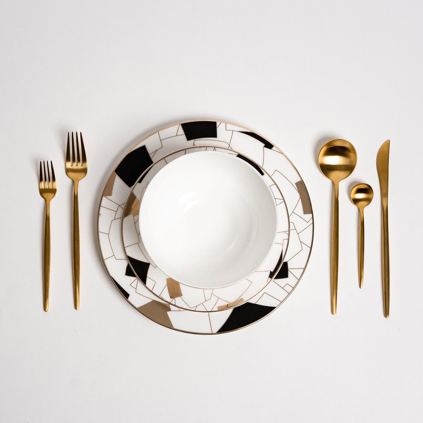 Aurora Black Plates Set