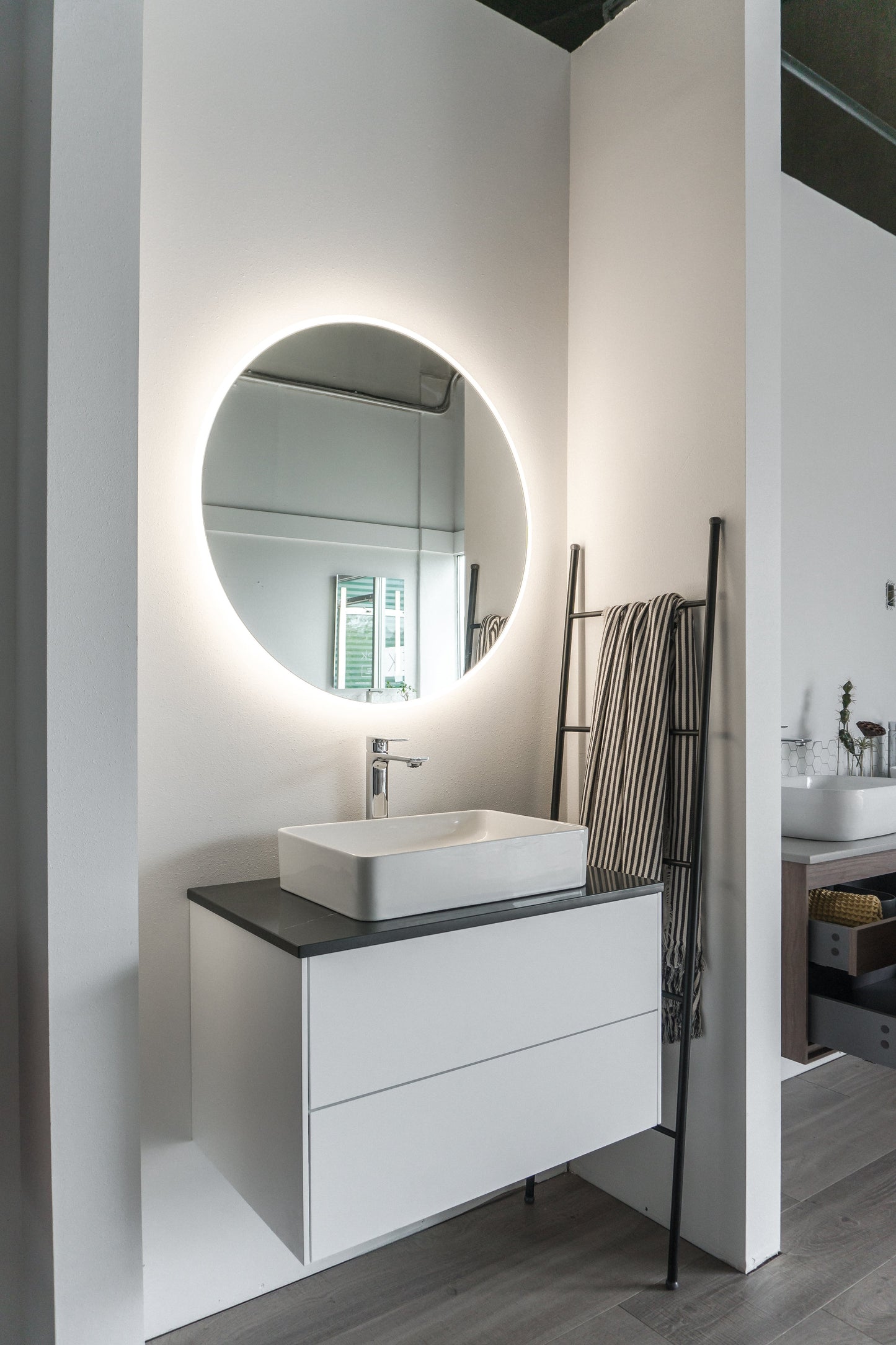 Zeek 32" BackLit LED lighted  Round Bathroom Wall Mirror M-RN32 CLEARANCE*