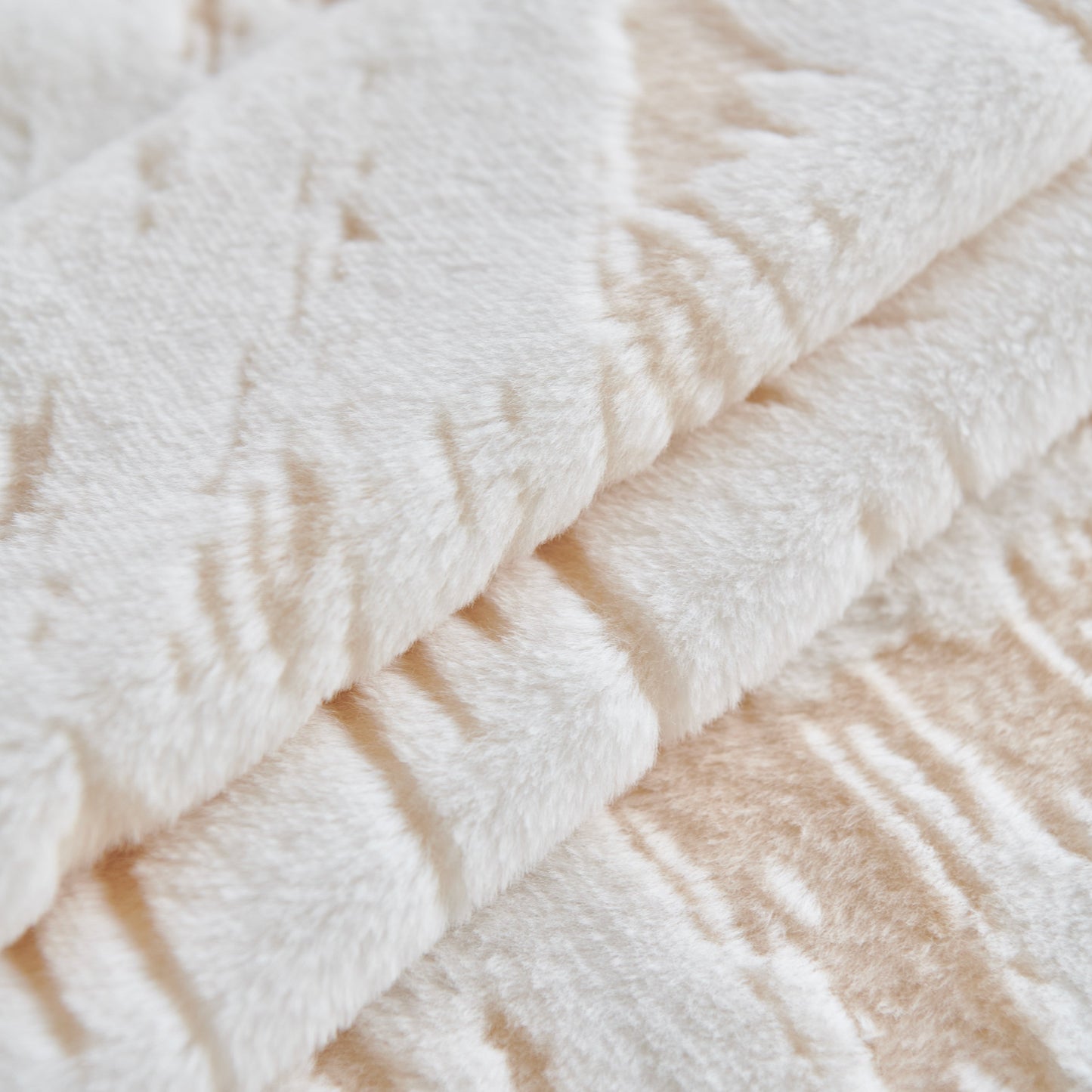 Plush Faux Fur Warm Sofa Cover with Waves Jacquard Textured Throw Blankets for Couch