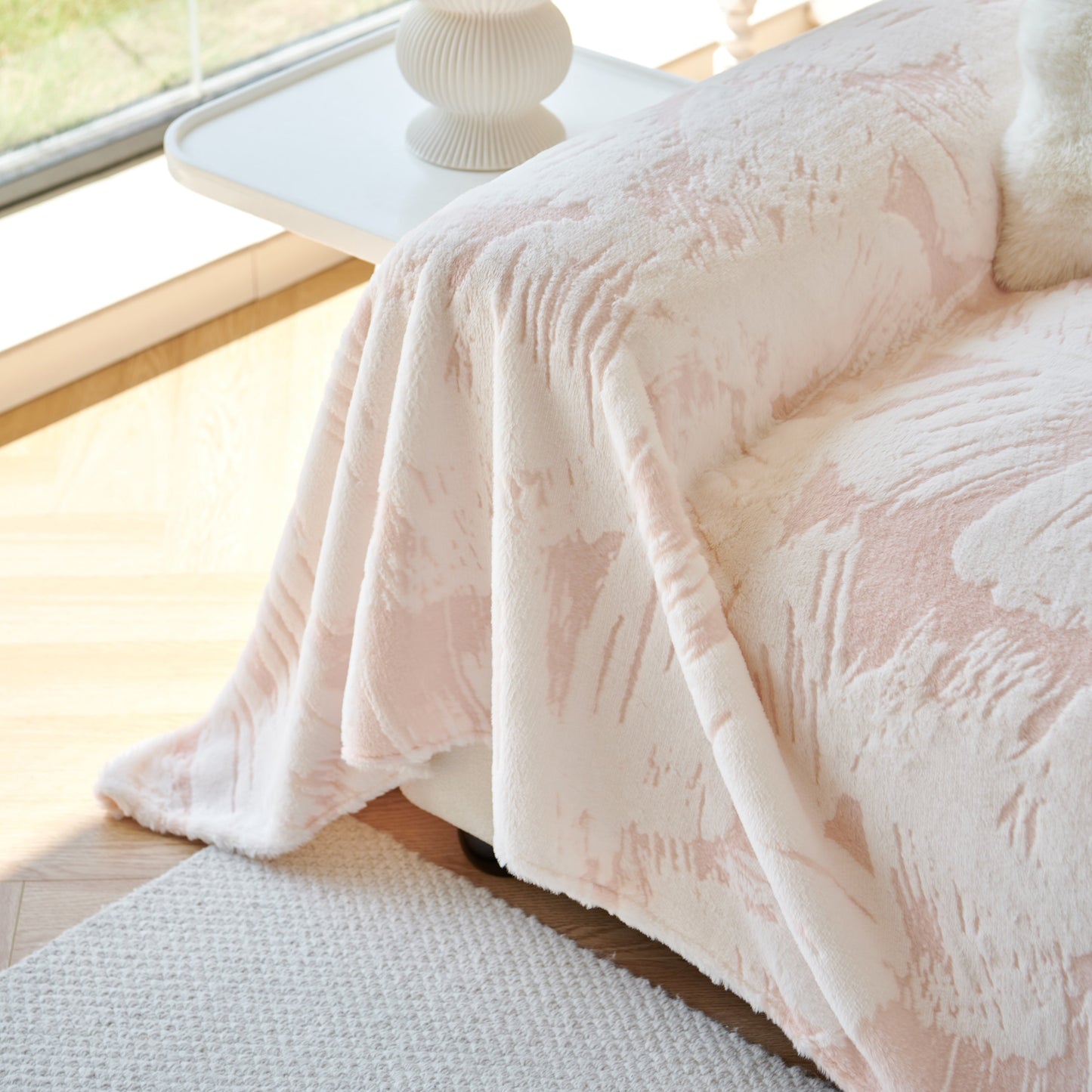 Plush Faux Fur Warm Sofa Cover with Waves Jacquard Textured Throw Blankets for Couch