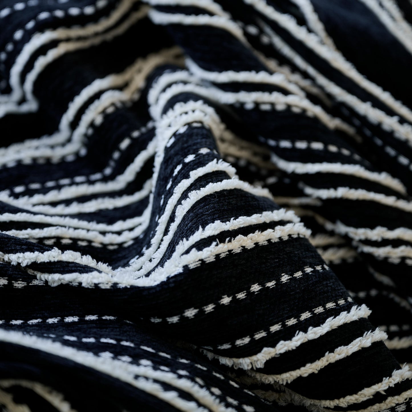 Vintage-Inspired Striped Blankets for Couch Covers Luxury Couch Throw Cover with Timeless Elegance