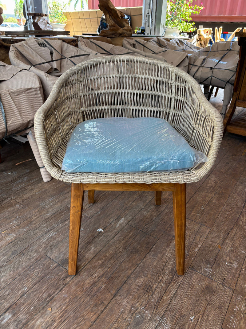 SYNTHETIC ROPE AND TEAK ARM CHAIR W/ BLUE CUSHION