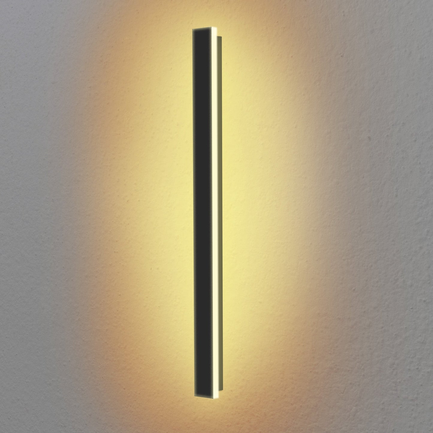 Svelte Outdoor Linear Lamp