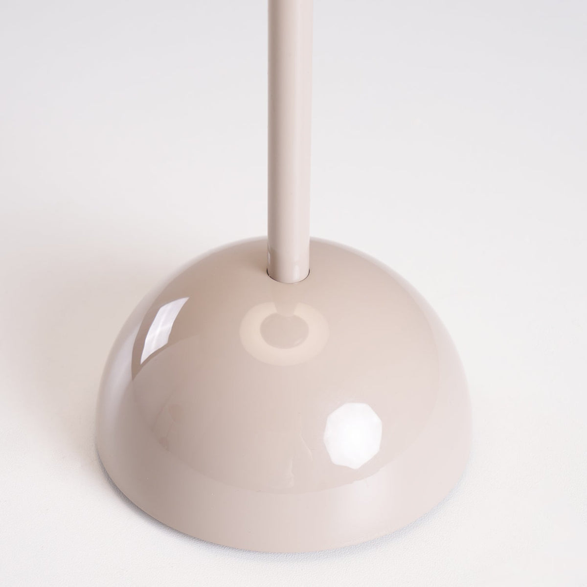 Flowerpot VP9 Portable Table Lamp