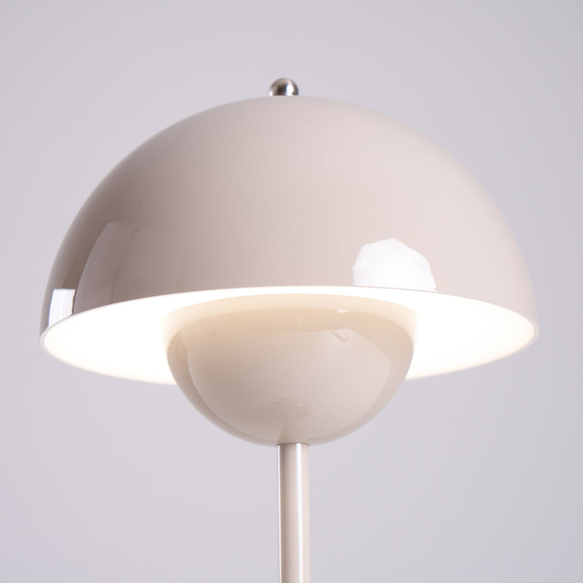 Flowerpot VP9 Portable Table Lamp