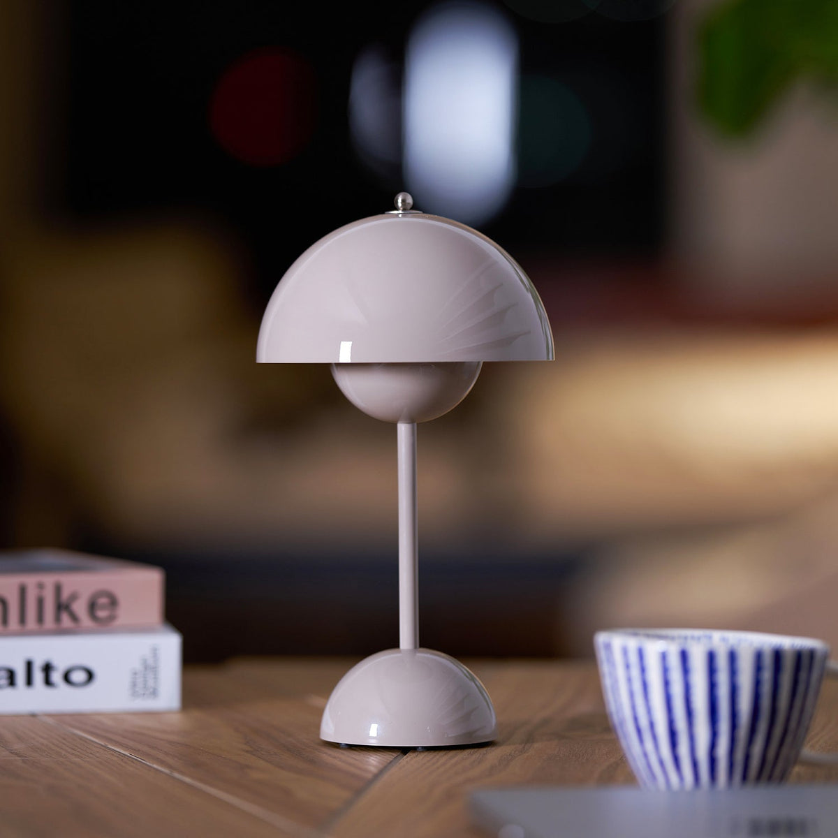 Flowerpot VP9 Portable Table Lamp