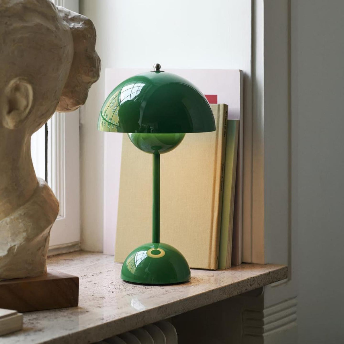 Flowerpot VP9 Portable Table Lamp