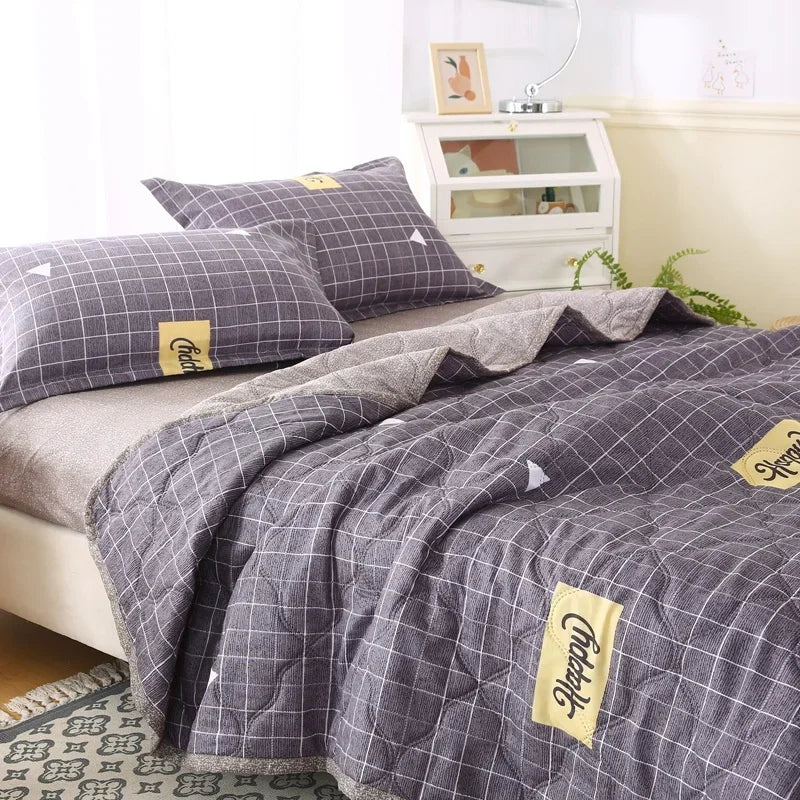 DecorBites™ Bear Quilt & Pillowcase Set - Soft & Breathable Summer Bedding