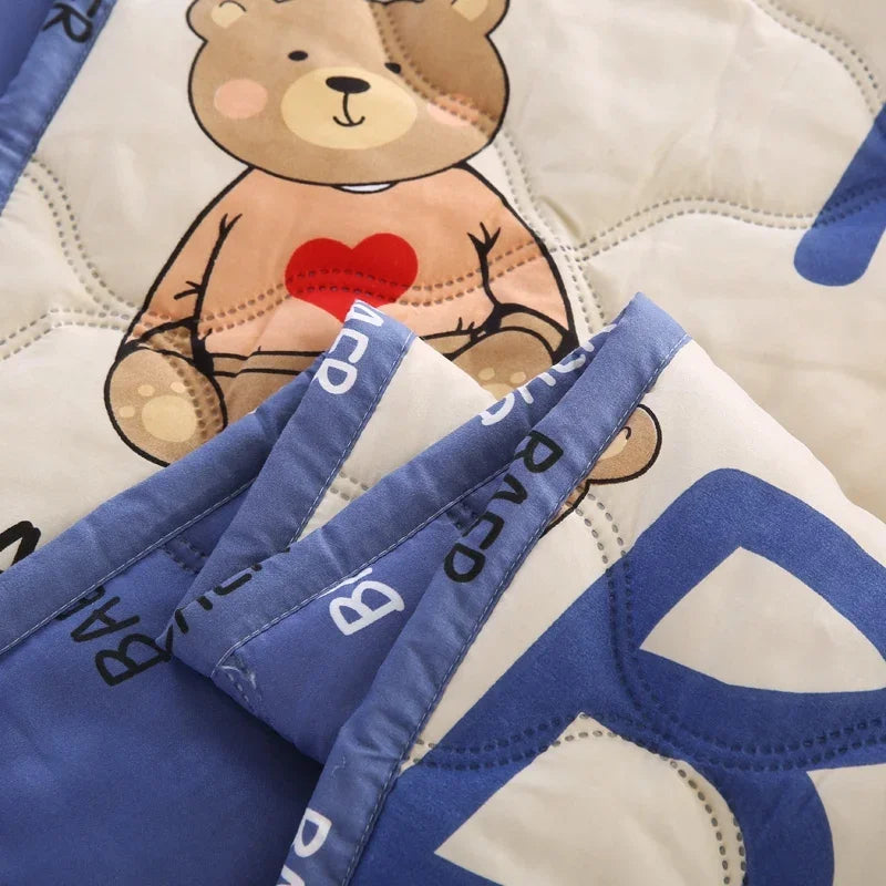 DecorBites™ Bear Quilt & Pillowcase Set - Soft & Breathable Summer Bedding