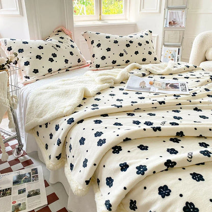 DecorBites™ Cartoon Print Cozy Blanket - Milk Velvet & Cashmere - Winter/Spring Duvet Cover