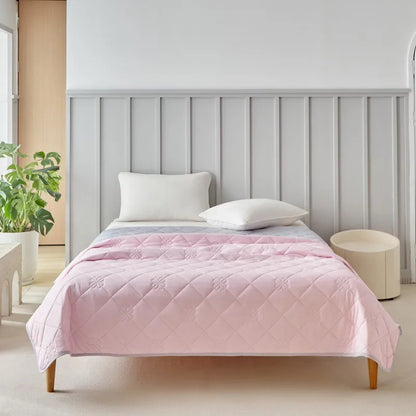 DecorBites™ Cool Summer Blanket: Lightweight Soft Ice Cooling Comforter for Hot Sleepers
