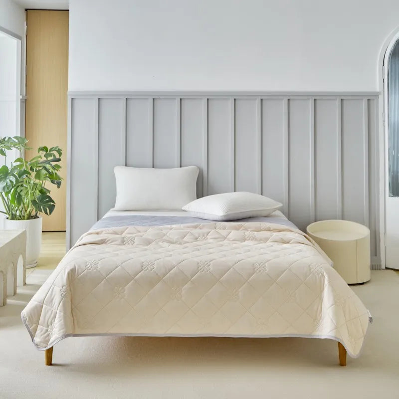 DecorBites™ Cool Summer Blanket: Lightweight Soft Ice Cooling Comforter for Hot Sleepers