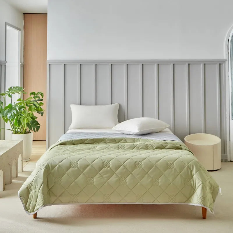 DecorBites™ Cool Summer Blanket: Lightweight Soft Ice Cooling Comforter for Hot Sleepers