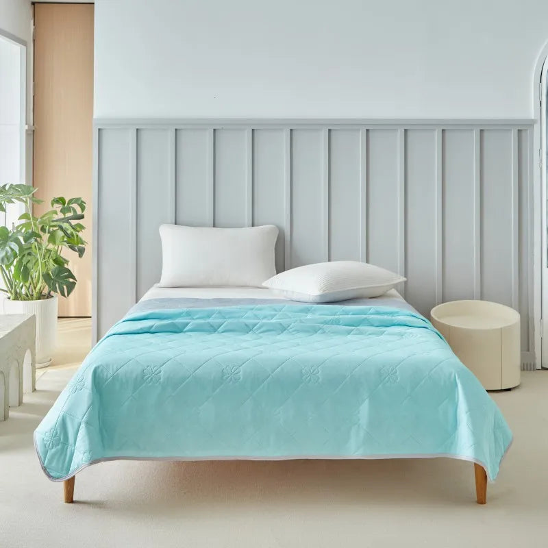 DecorBites™ Cool Summer Blanket: Lightweight Soft Ice Cooling Comforter for Hot Sleepers