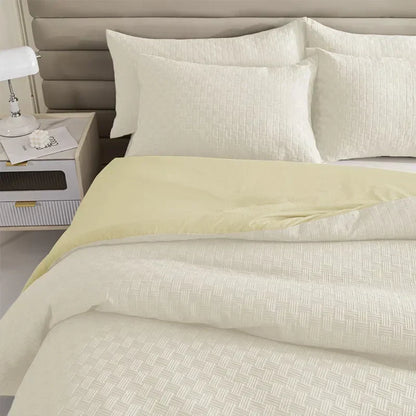 DecorBites™ Comforter and Pillowcase Quilt Set: Soft, Breathable, and Durable for Queen Bed