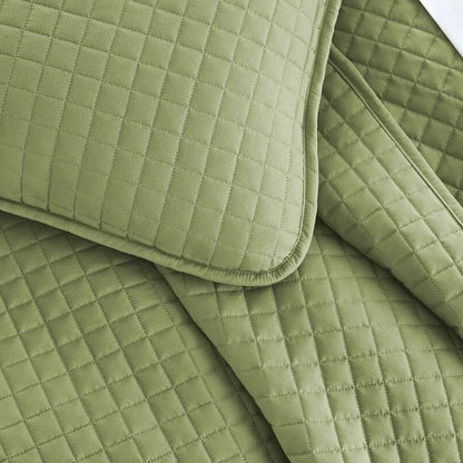 Full/Queen Lightweight Sage Ultra Soft 3-Piece Microfiber Quilt Set