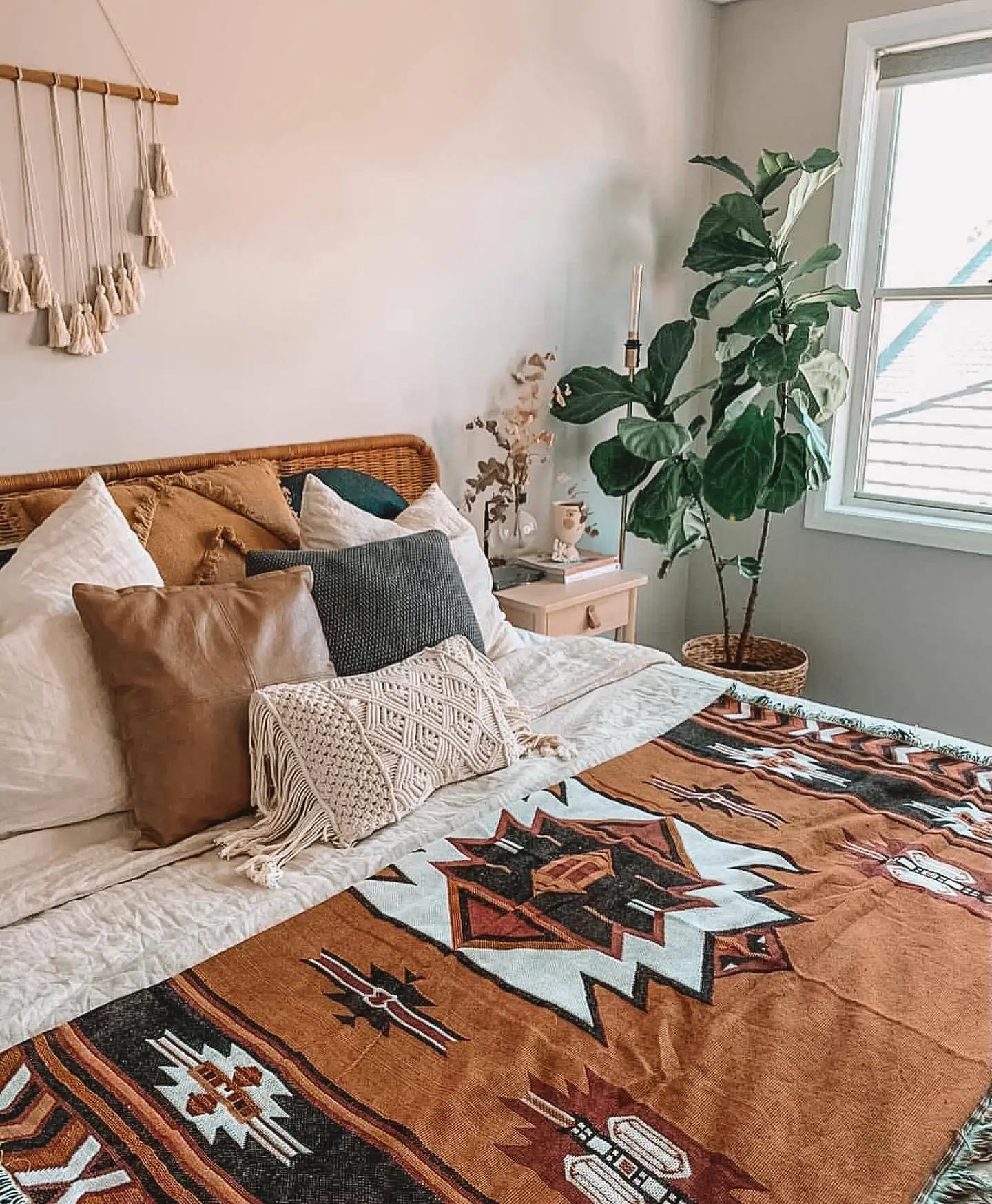 DecorBites™ Beach Blanket Sofa Cover - American Country Plaid Blanket - Cotton Tassel Throw Tapestry