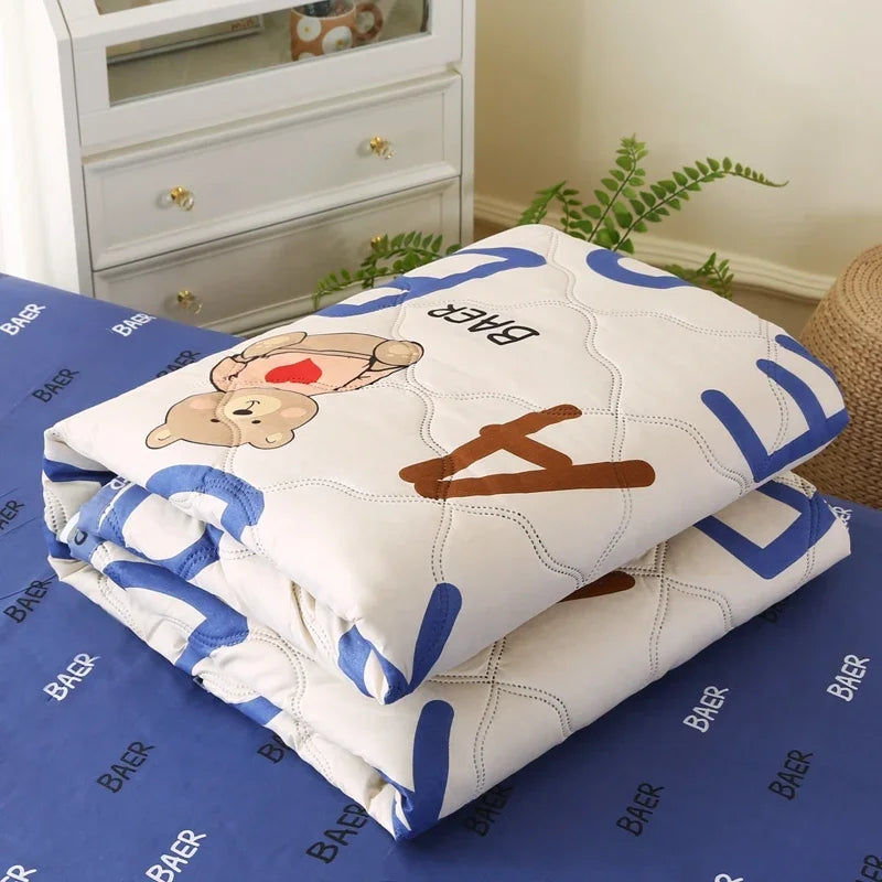 DecorBites™ Bear Quilt & Pillowcase Set - Soft & Breathable Summer Bedding