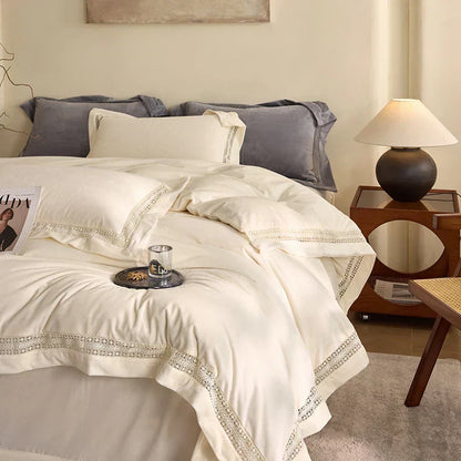 DecorBites™ Cozy Velvet Lace Bedding Set: Duvet Cover, Sheet, Pillowcases - 4Pcs Warm & Stylish