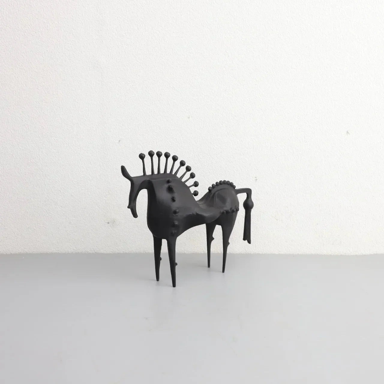 DecorBites™ Abstract Horse Metal Sculpture Decorative Figurine - Home Decoration Accessory