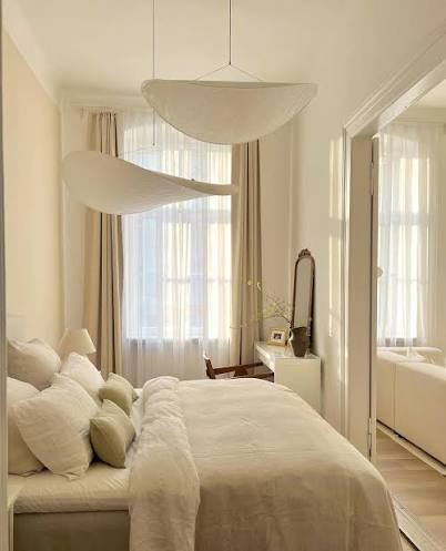 Tense Pendant Light