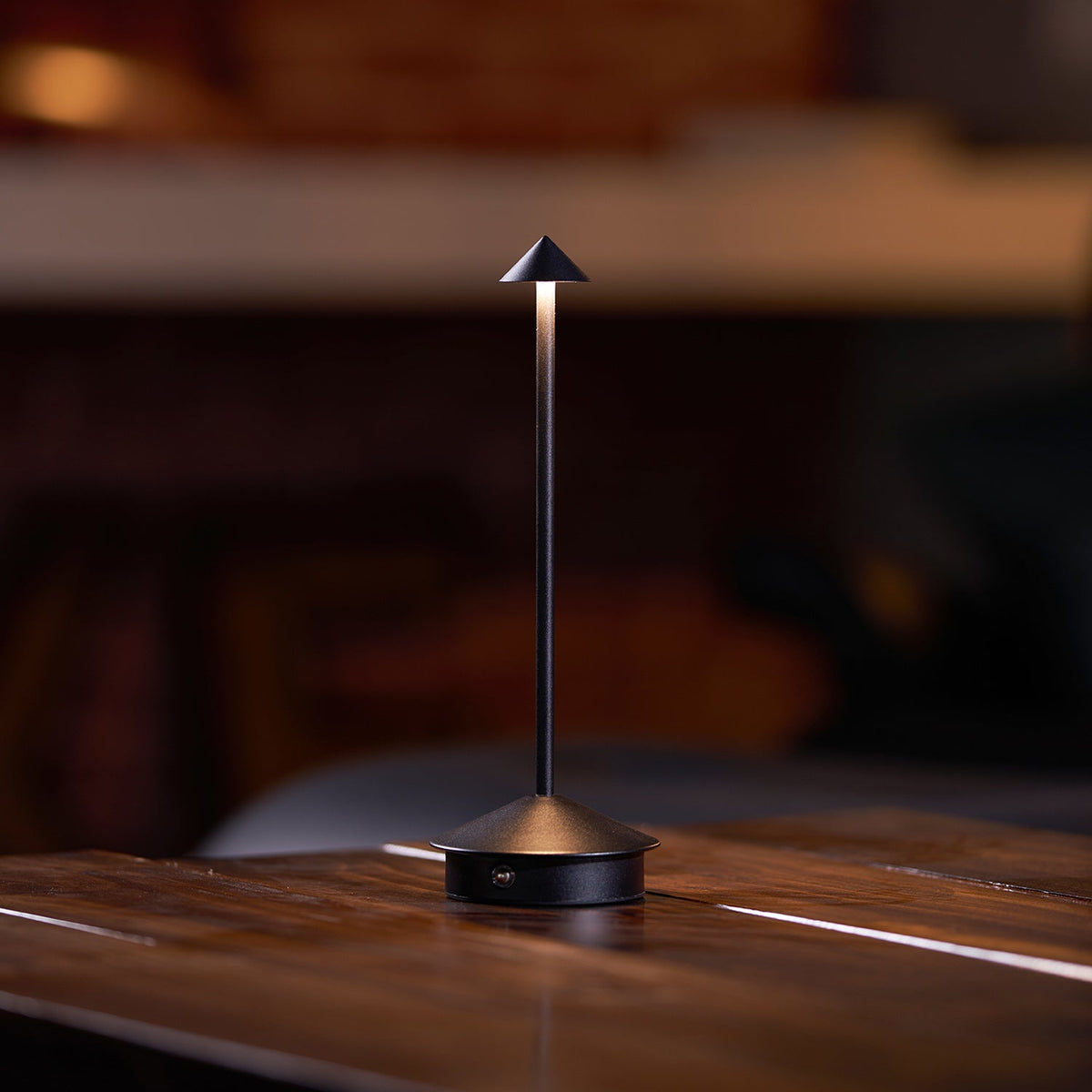 Pina Wireless Task Lamp